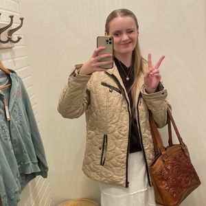 Meet your Posher, Madeleine